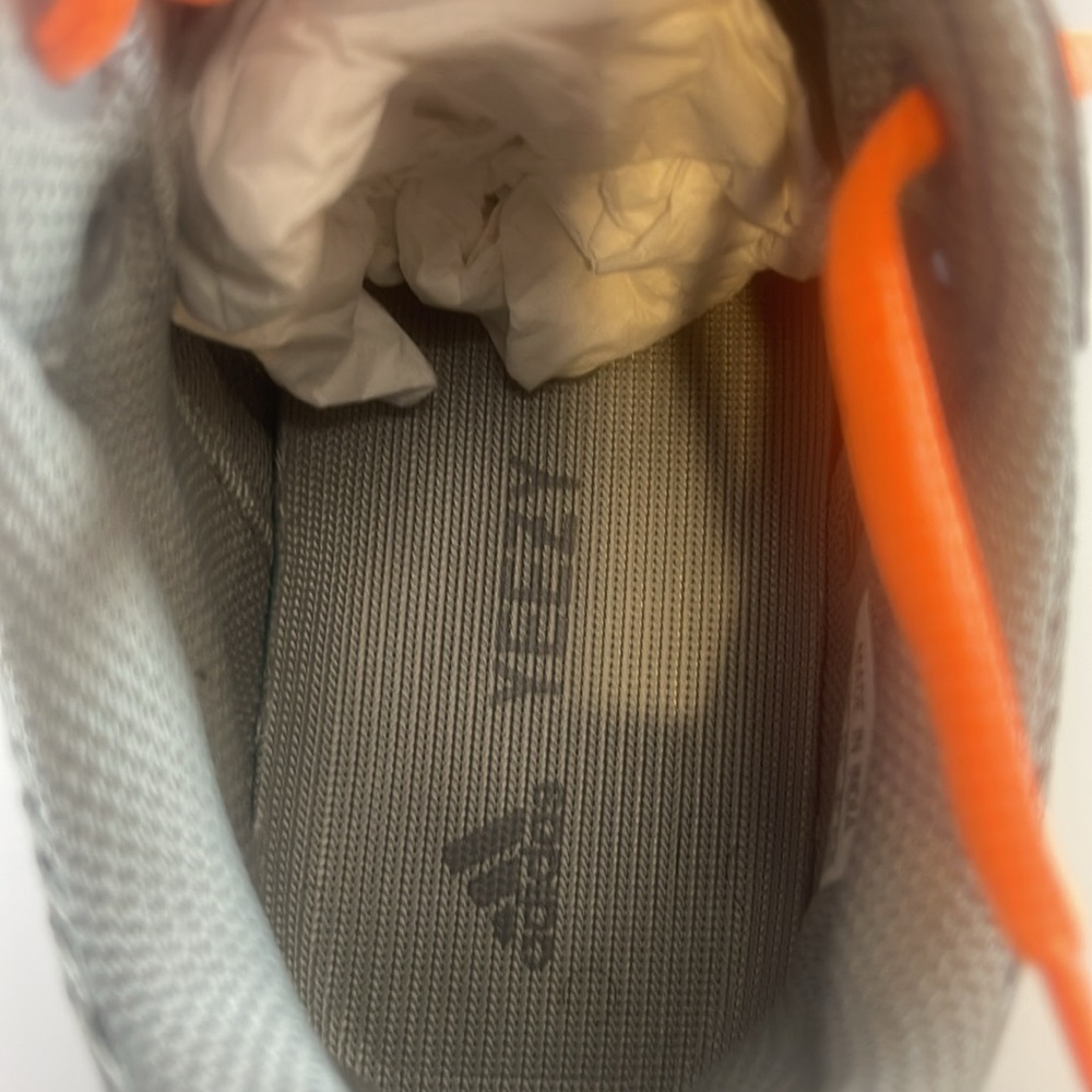 Yeezy Boost 700 - Picture 5 of 14
